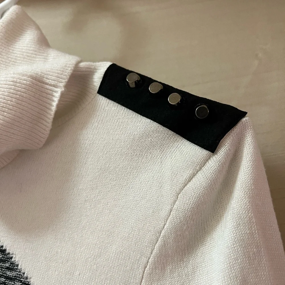 Rufen BOGO Monochrome Women's Turtleneck Sweater Studded Detail Size Small ⚫️ - Picture 4 of 9